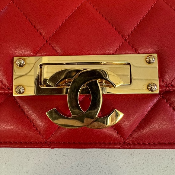 CHANEL golden class wallet on chain red lambskin with gold hardware - Picture 4 of 15